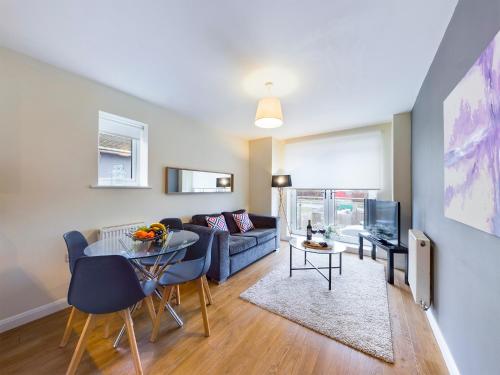 a living room with a couch and a table at Modern Comfortable 2 & 3 Bed Apartments, Free Parking, Wifi, Headington, Close to Hospitals, Science Park & Brookes University in Oxford