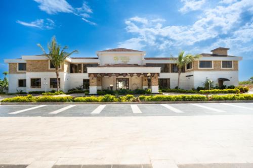 an empty parking lot in front of a building at Treetop by Eight Continents, Zanzibar in Mchangani