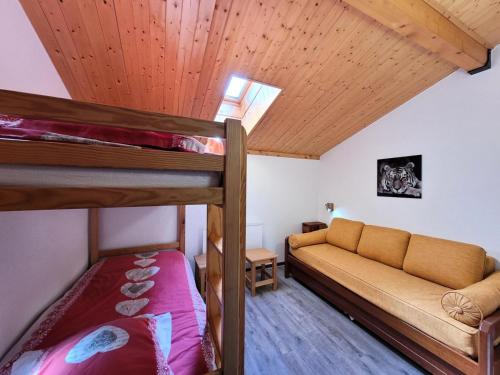 a bedroom with a couch and a bunk bed at Résidence Les Balcons Des Curtious - Appartement 3 pièces - 6 personnes MAE-2183 in Bessans