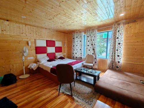 a bedroom with a bed and a couch in a room at Sabr resorts in Pahalgām