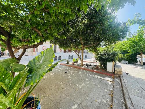 1 minute from metro station, 12 minutes from Akropolis