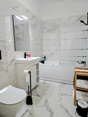 Koupelna v ubytování Eden home Sibiu