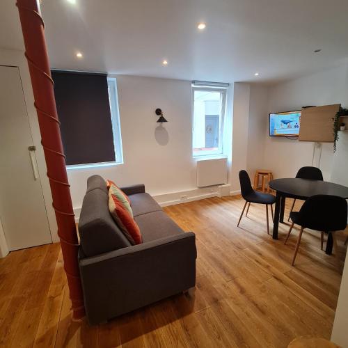 Quiet apartment, lively area,next to Eiffel Tower.