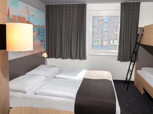 Postel nebo postele na pokoji v ubytování B&B Hotel Kiel-City