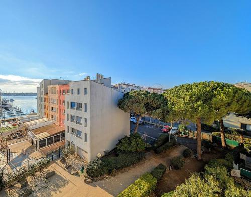 Cap d Agde T4 Duplex Center Port Private Parking WIFI Air Conditioning