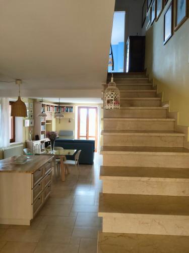 a staircase leading to a kitchen and a living room at Ciliano 16 in Montepulciano