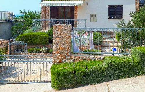 Beautiful Apartment In Starigrad With Wifi