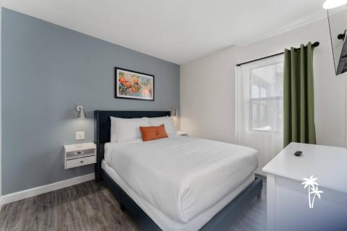 a small bedroom with a bed and a window at Lake View Top Floor 2 Bed 2 Bath Condo with Balcony in Orlando