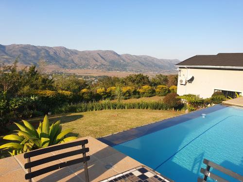Πισίνα στο ή κοντά στο Luxury Large Villa in Nature Reserve in Ezulwini