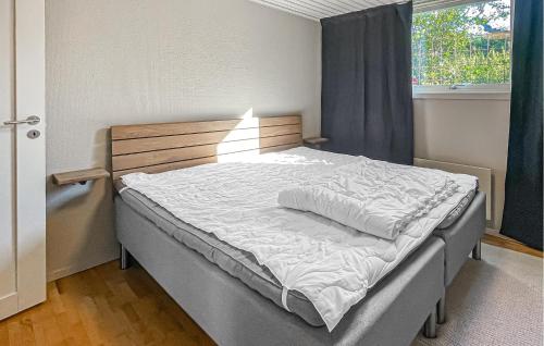 Katil atau katil-katil dalam bilik di Amazing Home In Halmstad With Sauna