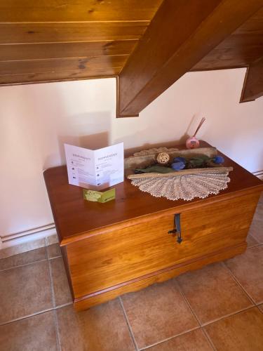 a wooden dresser with a drawer in a room at Casa Valentí in Taull