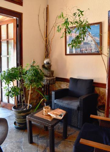Posezení v ubytování Hostal Los Pinares