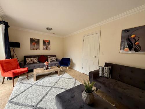 a living room with a couch and a table at Spacious 5BR, Cheltenham Town centre, inc parking in Cheltenham