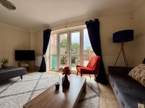a living room with a couch and a table at Spacious 5BR, Cheltenham Town centre, inc parking in Cheltenham