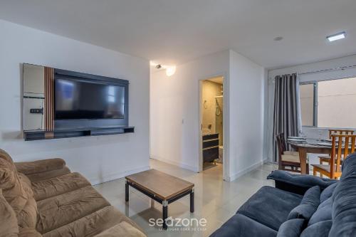 Μια τηλεόραση ή/και κέντρο ψυχαγωγίας στο Apto completo a 50m da praia central - GCO0302