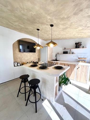 Apartment in villa - RELAXING POOL-FRONT, PRIVATE TERRACE & POOL ACCESS, SOUTH TENERIFE