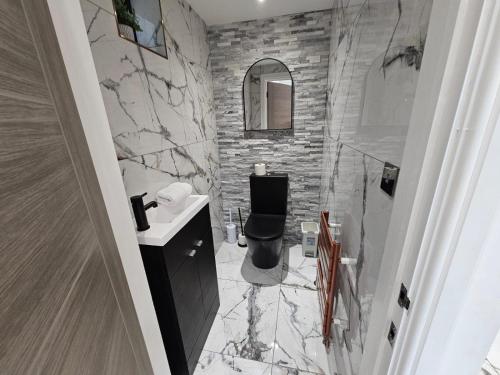 Ảnh trong thư viện ảnh của Exceptional 3 Bedroom House with Hot Tub ở Warmley
