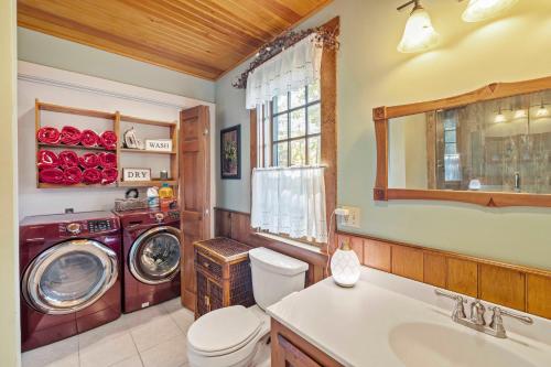 a bathroom with a washing machine and a washer and dryer at Fall Foliagepetshot Tubholderness School 15 Min in Holderness