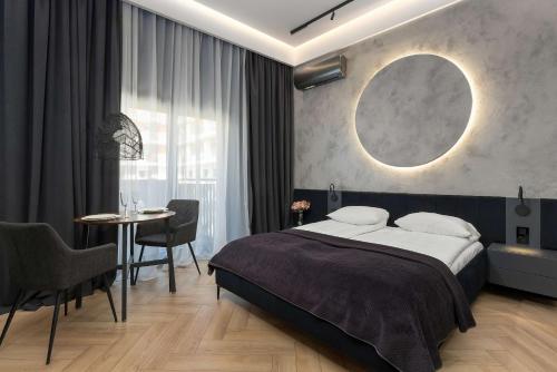 Modern Studio with Parking and Air Conditioning in the City Center of Wroclaw by Noclegi Renters