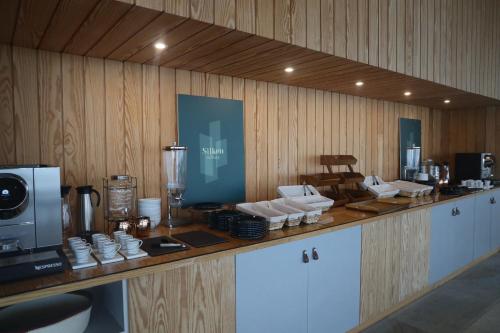 Η κουζίνα ή μικρή κουζίνα στο Silken Mezio National Park