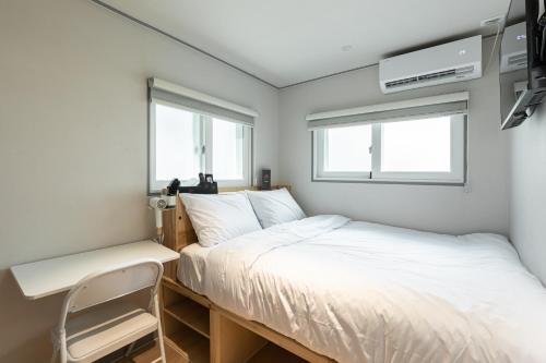 Кровать или кровати в номере Hi Seodaemun
