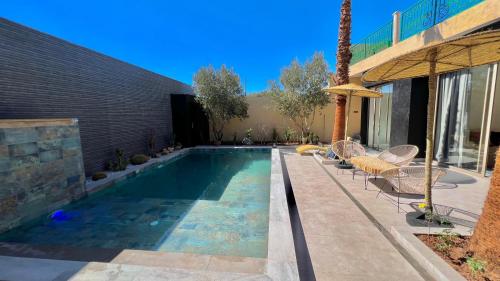 Πισίνα στο ή κοντά στο Villa à Marrakech avec piscine et jardin privée