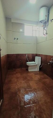 Ένα μπάνιο στο Sri Darshini Comfort 2kms from Hinkal Flyover