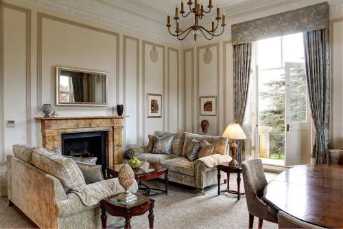 Ruang duduk di Macdonald Bath Spa Hotel