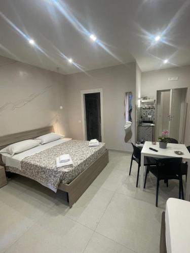 Ένα ή περισσότερα κρεβάτια σε δωμάτιο στο Tarantella apartment