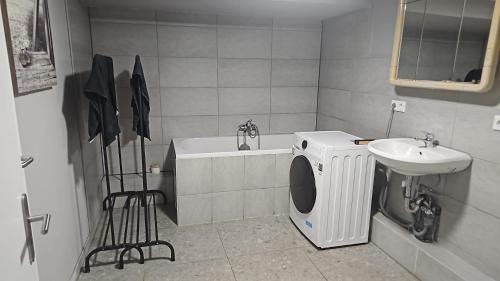 Monteurwohnung in Rösrath- Overathにあるバスルーム