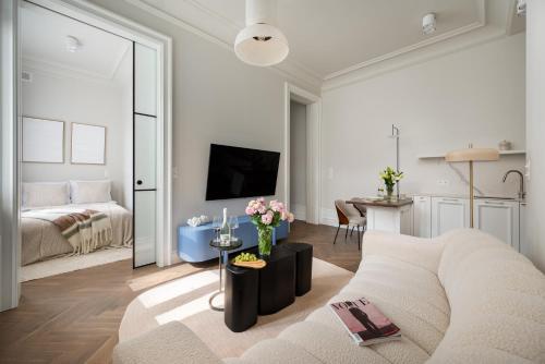 LA PERLE French-style Suite in the heart of Warsaw, wine & breakfast & premium service