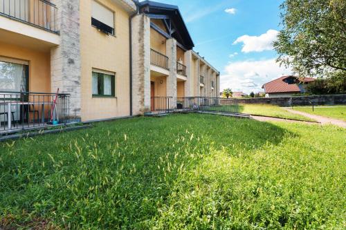 a large grassy yard next to a building at Residence Brughiera Malpensa in Lonate Pozzolo