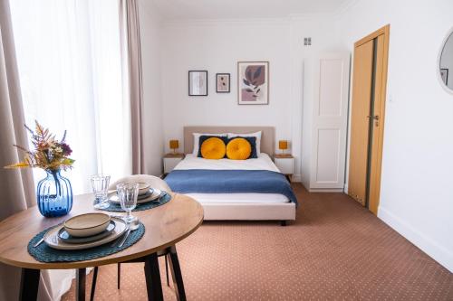 En eller flere senge i et værelse på Central Avenue by Arrenda