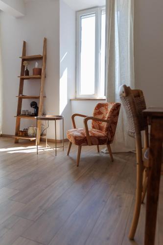 Χώρος καθιστικού στο CHAMBRES D'HÔTES L'Oréliane en Provence Adults Only