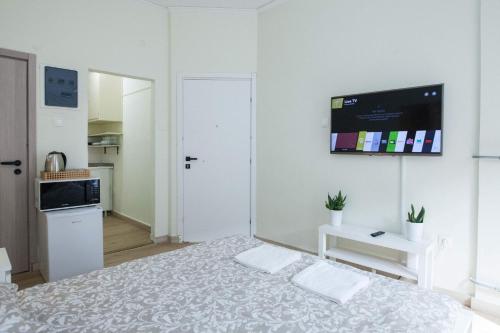 Cozy Minimal Studio by Ampelokipoi Metro