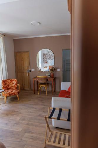 Χώρος καθιστικού στο CHAMBRES D'HÔTES L'Oréliane en Provence Adults Only