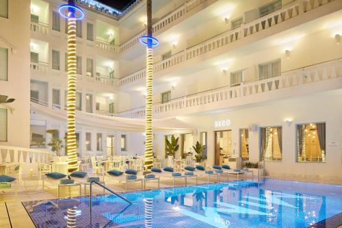 Hotel MiM Ibiza & Spa - Adults Onlyの敷地内または近くにあるプール