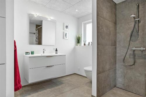 Salle de bains dans l'établissement 30449-Odder-Strandvaenget-29