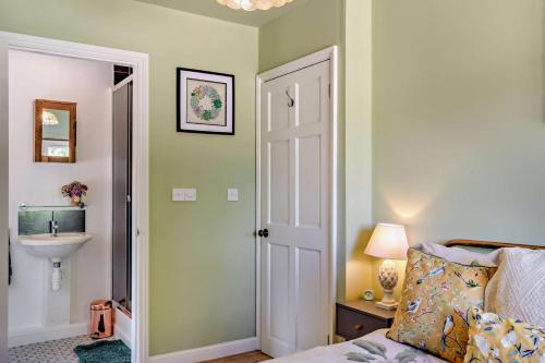 Koupelna v ubytování Blossom Cottage