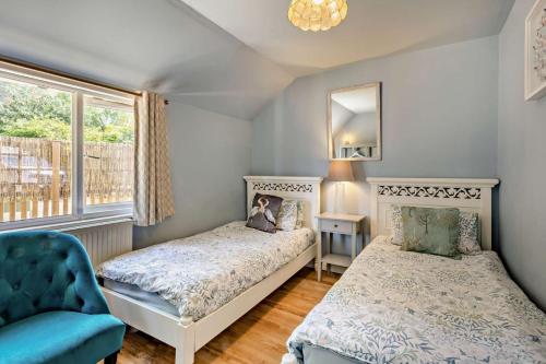Postel nebo postele na pokoji v ubytování Blossom Cottage