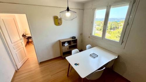 Appartement confortable avec vue sur étang de Thau et télétravail