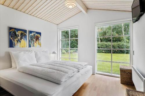 Postel nebo postele na pokoji v ubytování 40104-Juelsminde-Pilealle-15