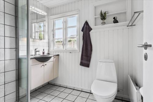 Koupelna v ubytování 40104-Juelsminde-Pilealle-15