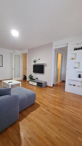 TV a/nebo společenská místnost v ubytování Apartment Belville, Suncokret 26