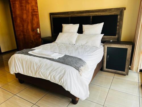 Ένα ή περισσότερα κρεβάτια σε δωμάτιο στο Blue Hazel Guest House