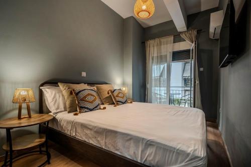 Classic & Charming 2BR, Petralona Metro