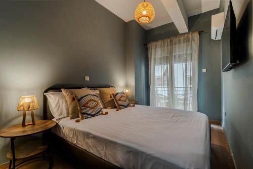 Classic & Charming 2BR, Petralona Metro