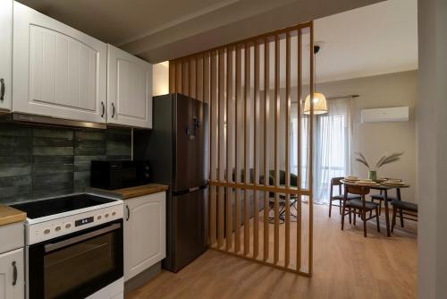 Classic & Charming 2BR, Petralona Metro