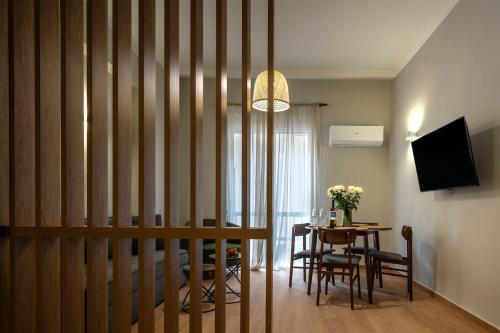 Classic & Charming 2BR, Petralona Metro