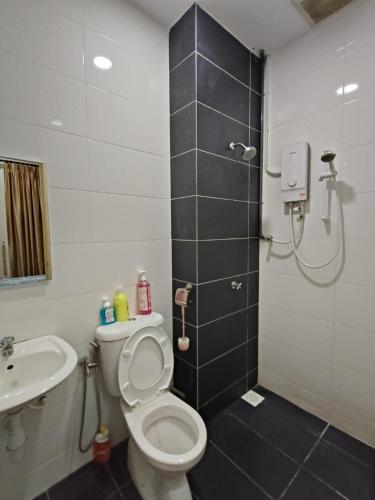 Ένα μπάνιο στο Bertam Perdana Homestay